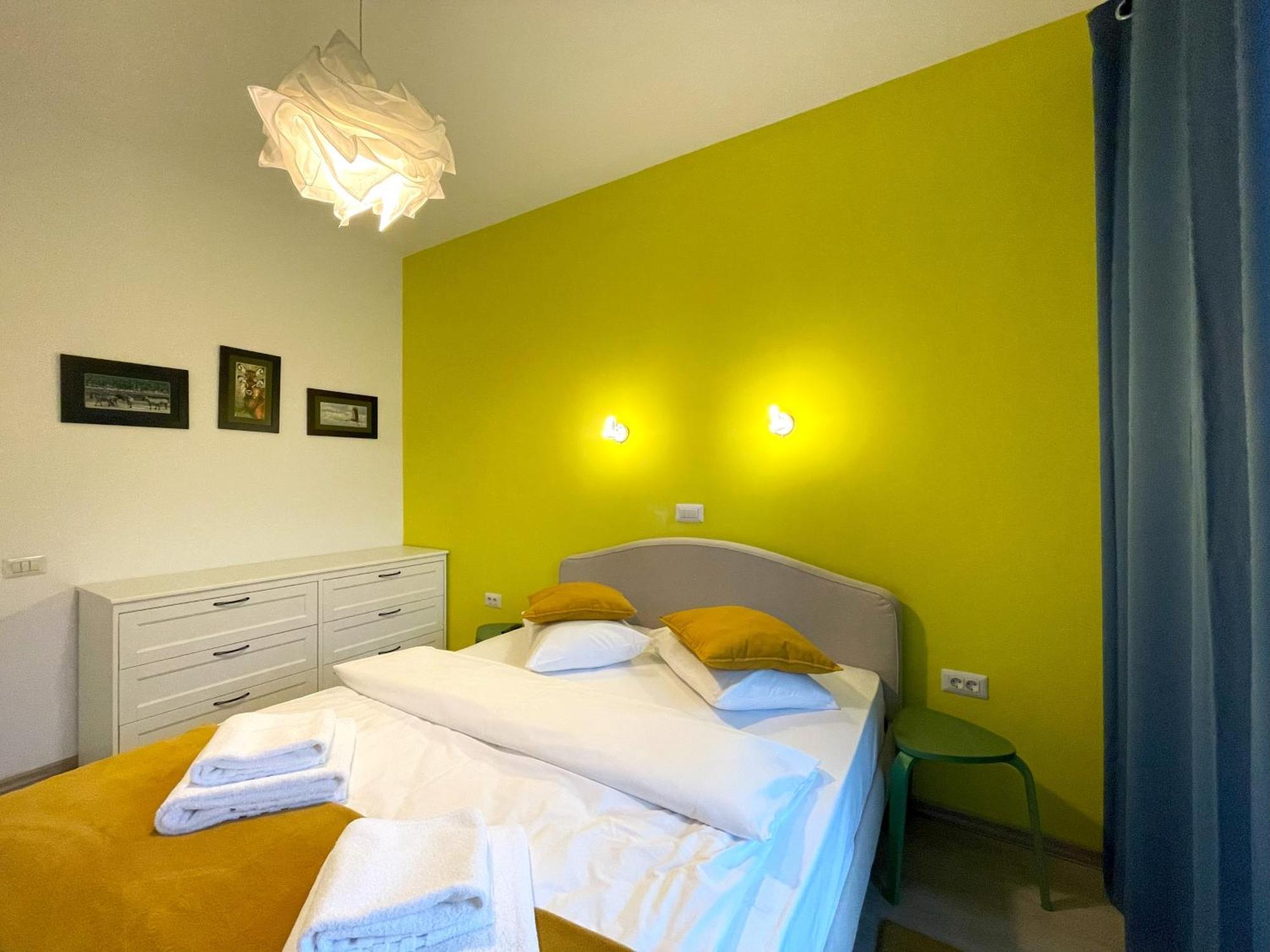 Cozy Riverfront Apartments With Garden And Mountain View Busteni Bagian luar foto