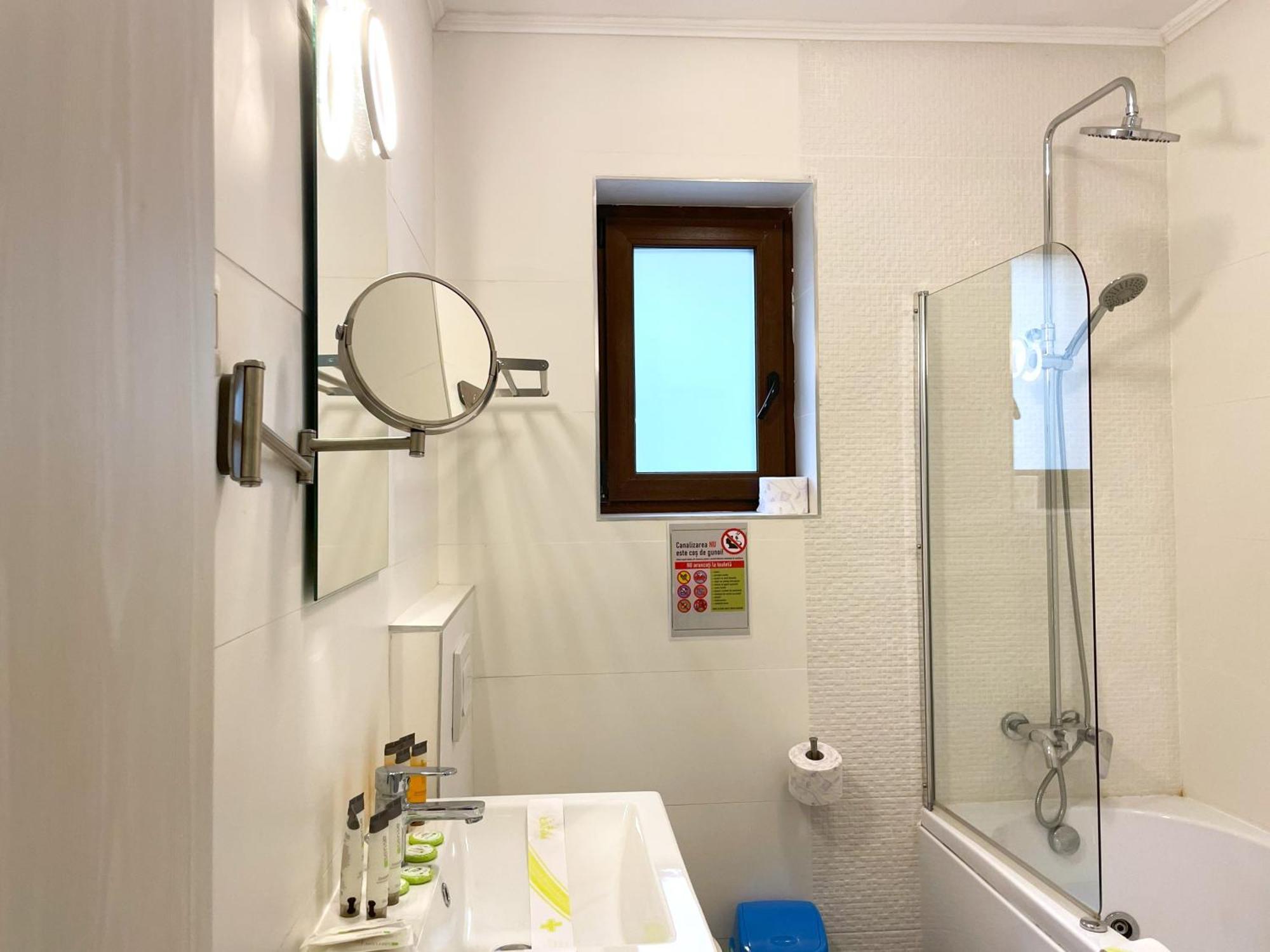 Cozy Riverfront Apartments With Garden And Mountain View Busteni Bagian luar foto