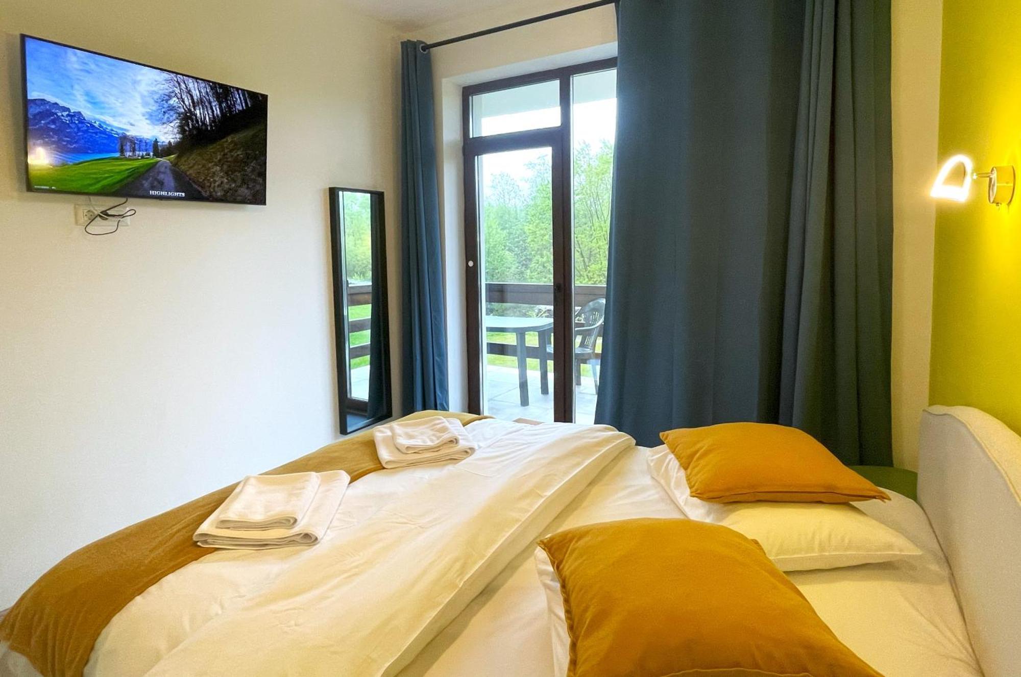 Cozy Riverfront Apartments With Garden And Mountain View Busteni Bagian luar foto