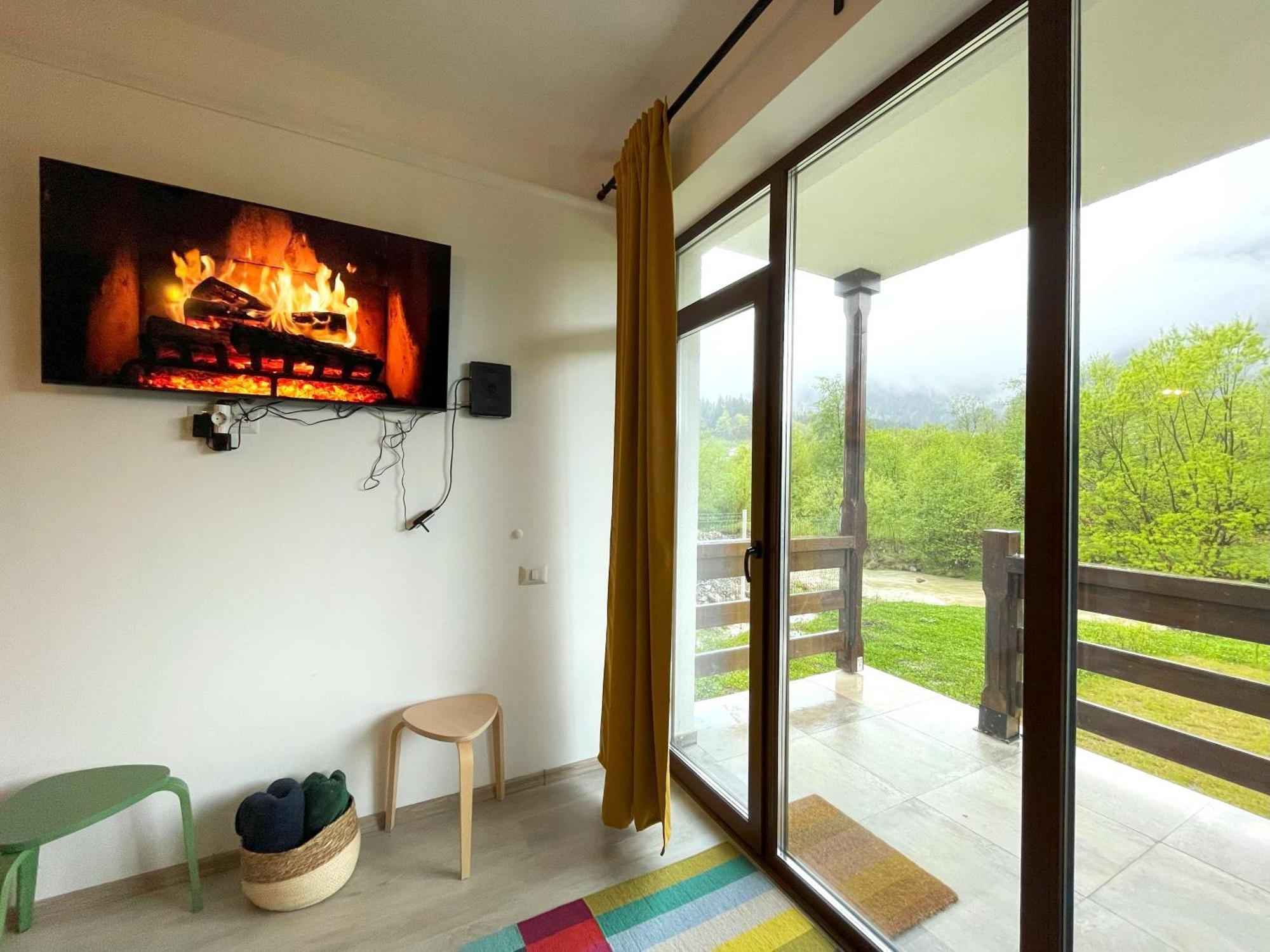 Cozy Riverfront Apartments With Garden And Mountain View Busteni Bagian luar foto