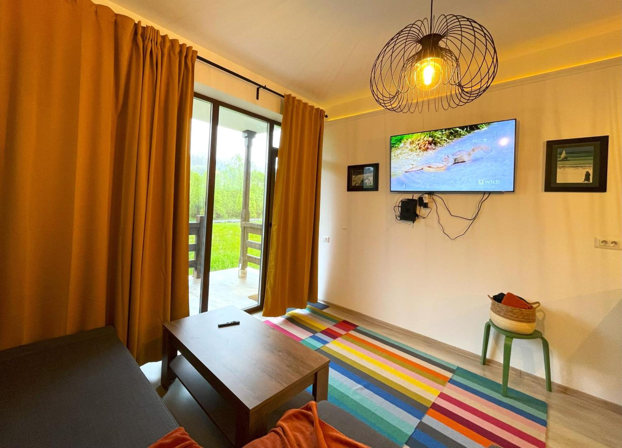 Cozy Riverfront Apartments With Garden And Mountain View Busteni Bagian luar foto