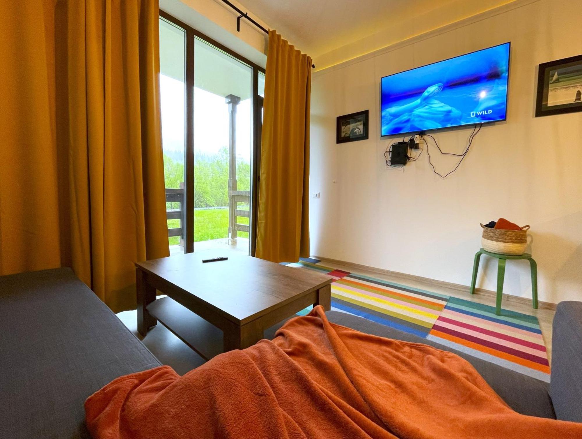 Cozy Riverfront Apartments With Garden And Mountain View Busteni Bagian luar foto