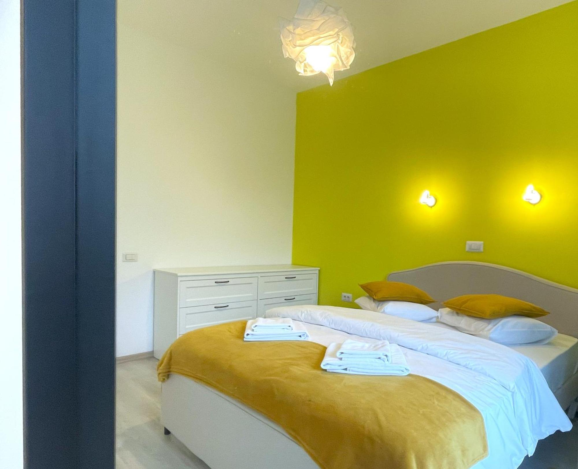 Cozy Riverfront Apartments With Garden And Mountain View Busteni Bagian luar foto