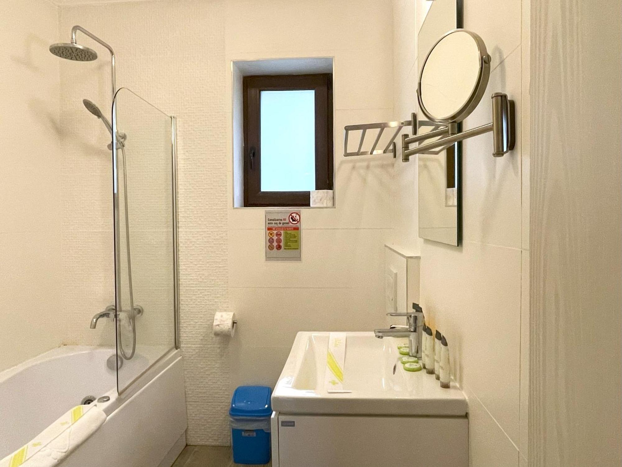 Cozy Riverfront Apartments With Garden And Mountain View Busteni Bagian luar foto