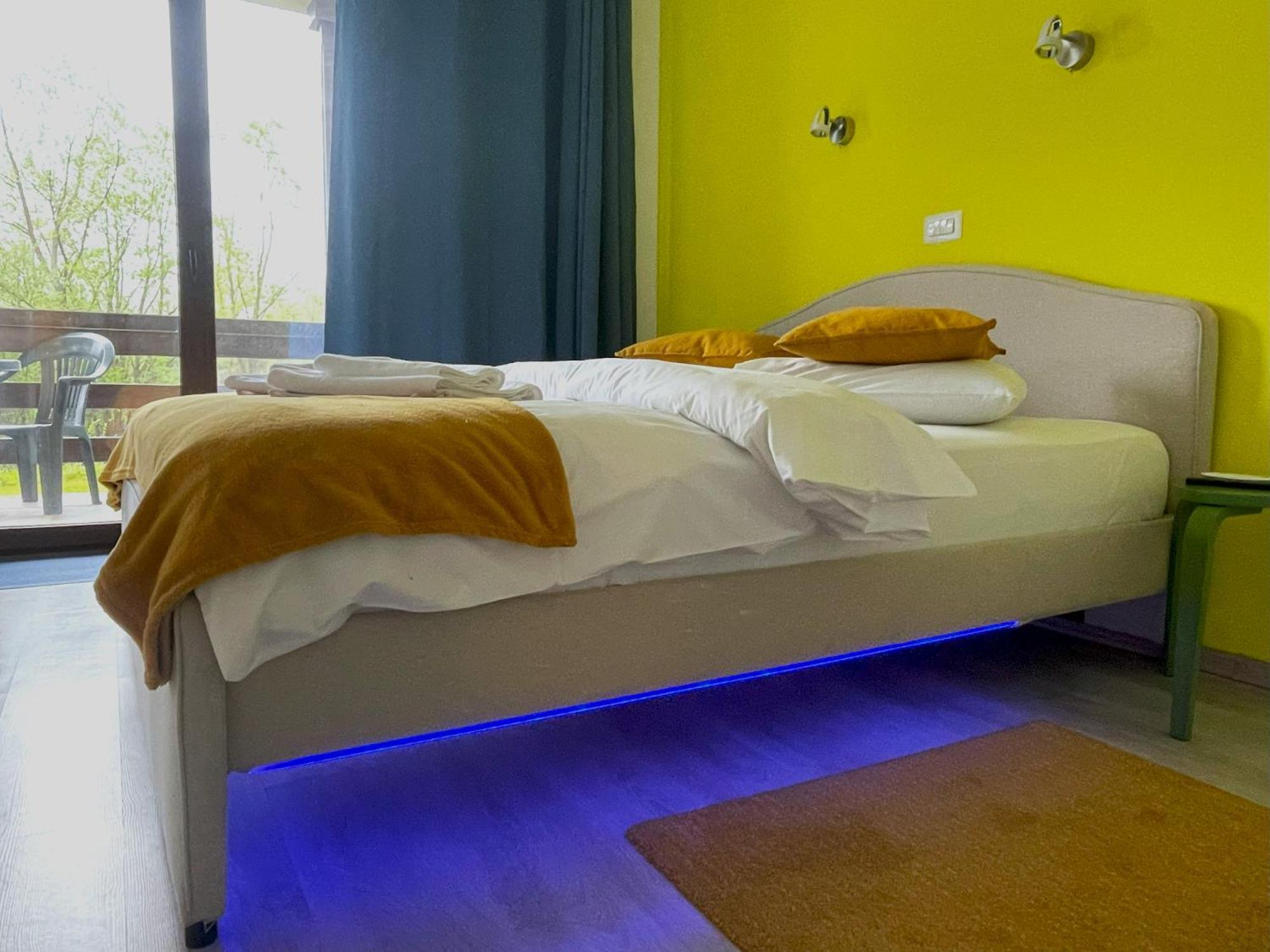 Cozy Riverfront Apartments With Garden And Mountain View Busteni Bagian luar foto