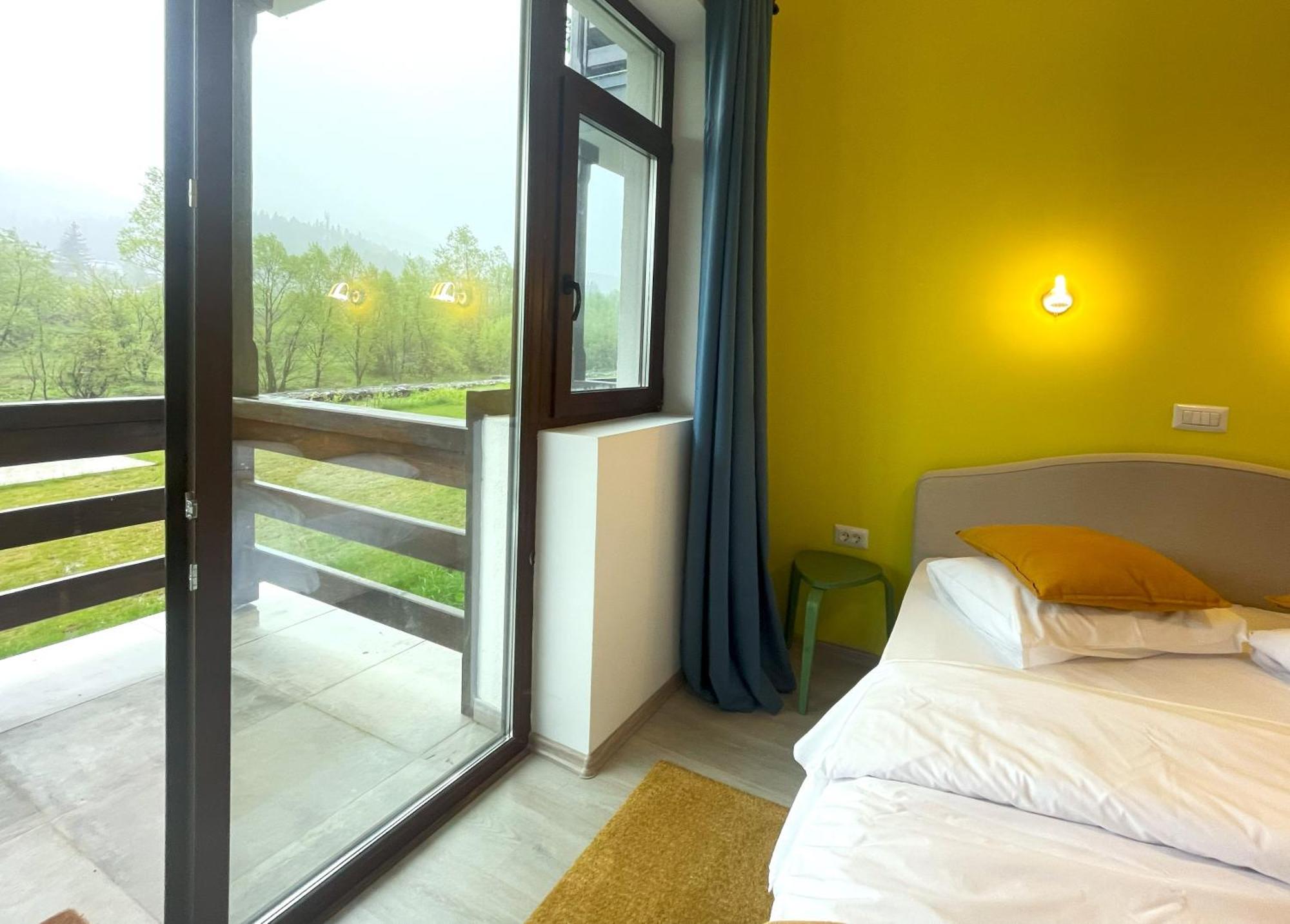 Cozy Riverfront Apartments With Garden And Mountain View Busteni Bagian luar foto