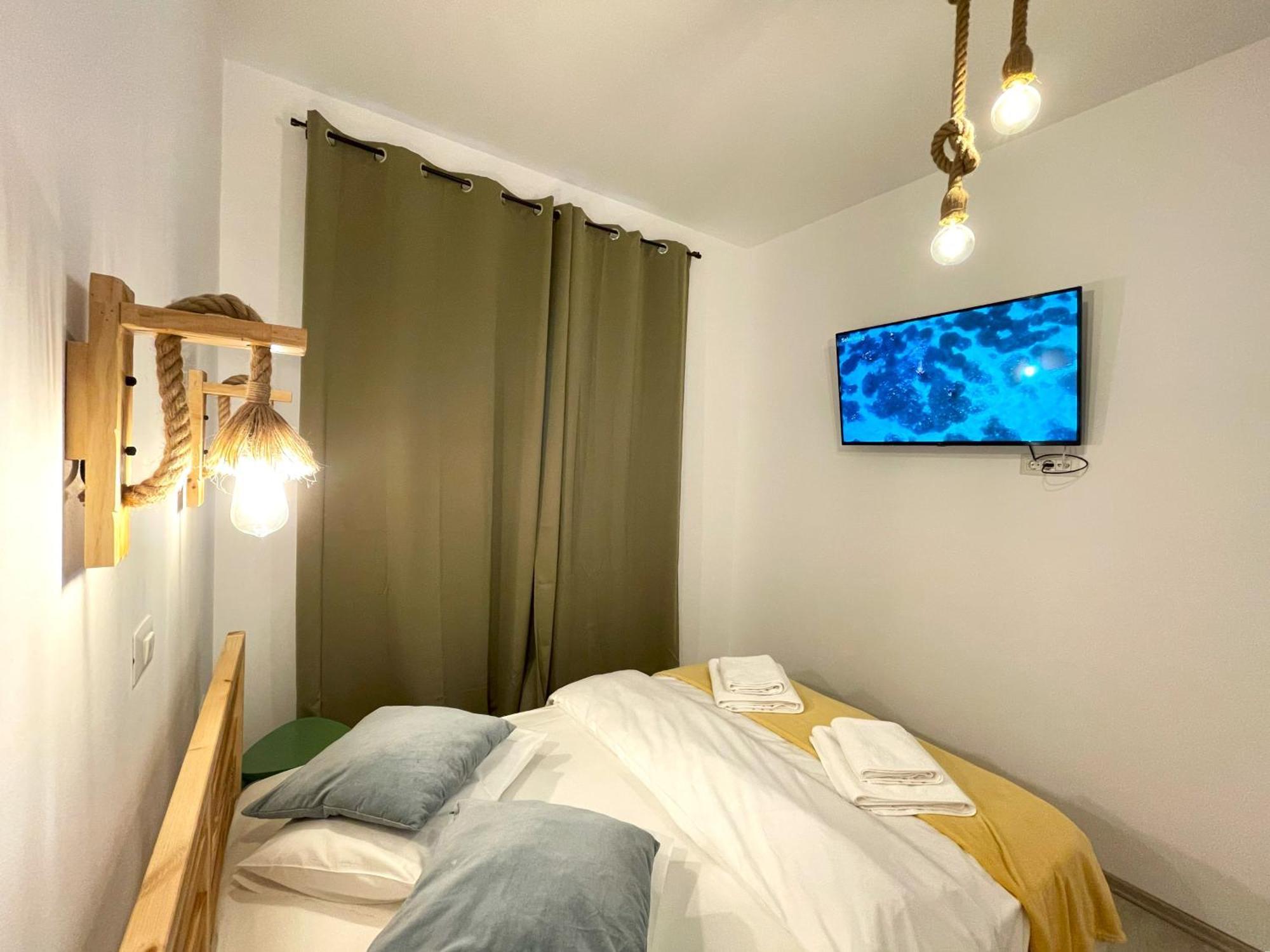Cozy Riverfront Apartments With Garden And Mountain View Busteni Bagian luar foto