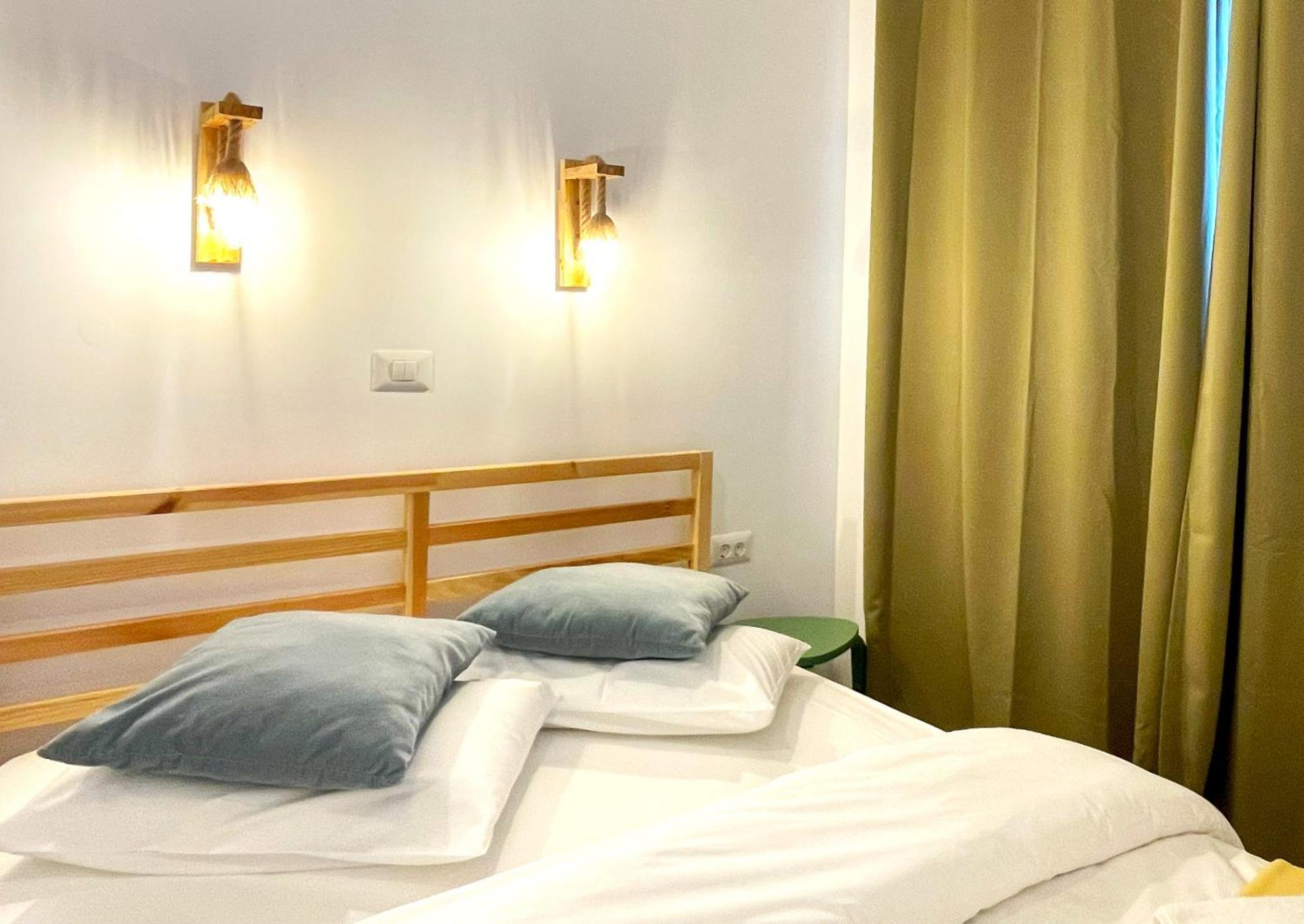 Cozy Riverfront Apartments With Garden And Mountain View Busteni Bagian luar foto